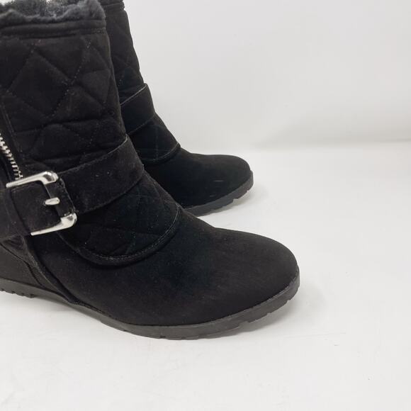 Unisa Size 6.5 Black Tayya Quilted Wedge Ankle Booties Buckle Zip Accents Lined - Picture 3 of 12